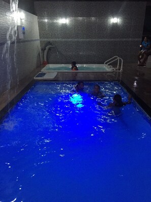 2 piscinas al aire libre, tumbonas