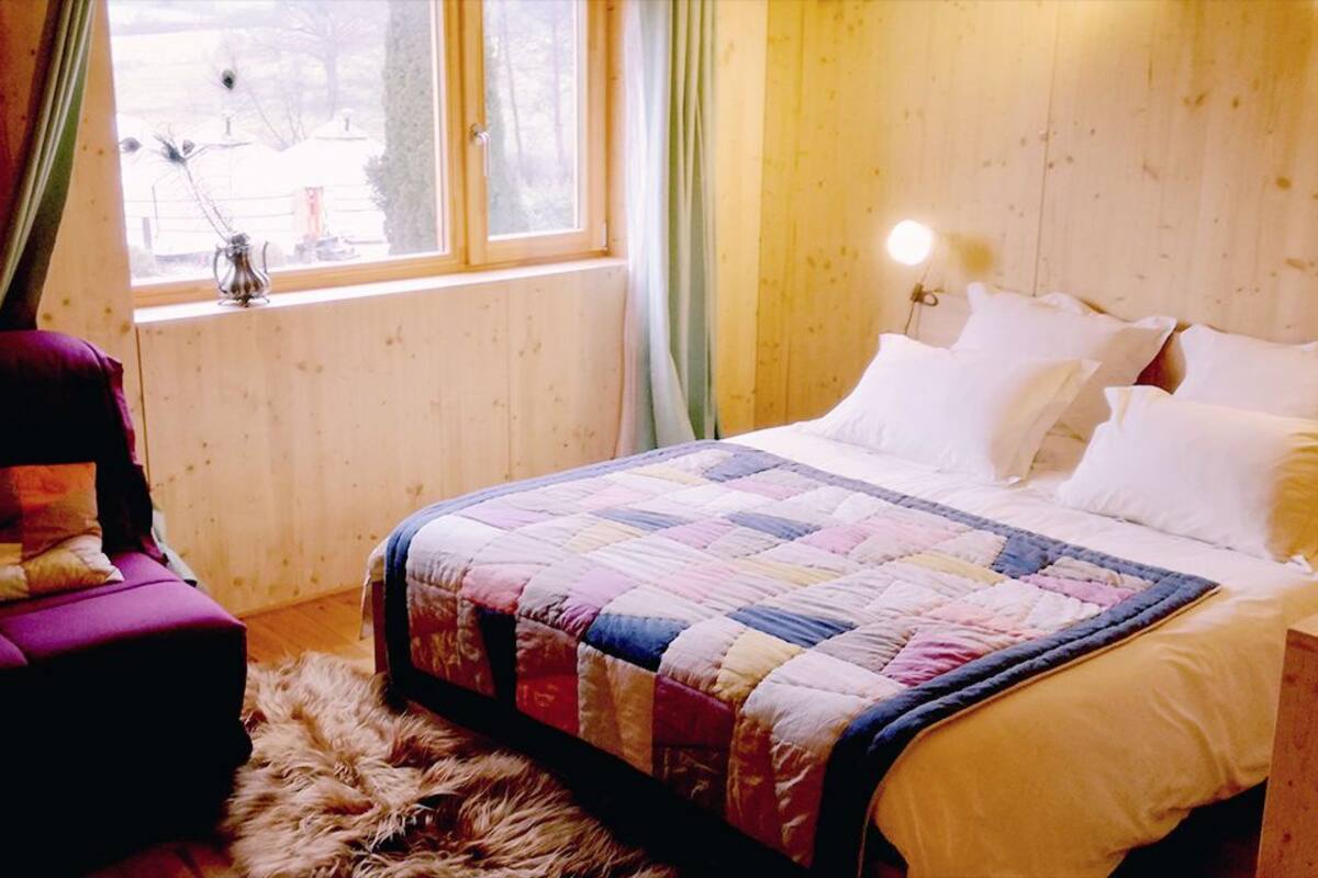 Comfort Room (Le Cube) | Premium bedding, individually decorated, individually furnished, desk