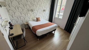 Superior Double Room | Desk, soundproofing, iron/ironing board, free WiFi