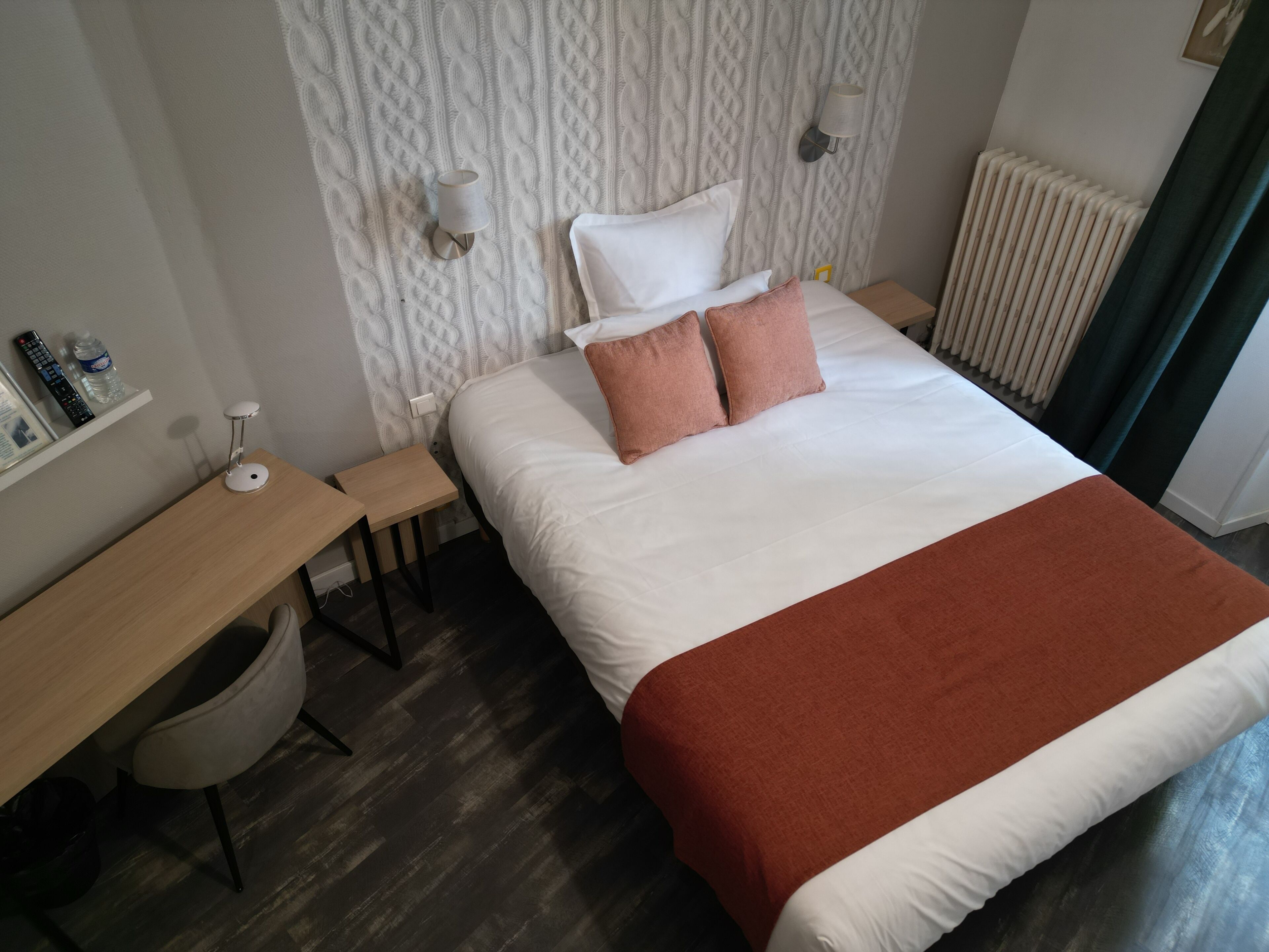 superior double room | 1 bedroom, desk, soundproofing, iron/ironing board