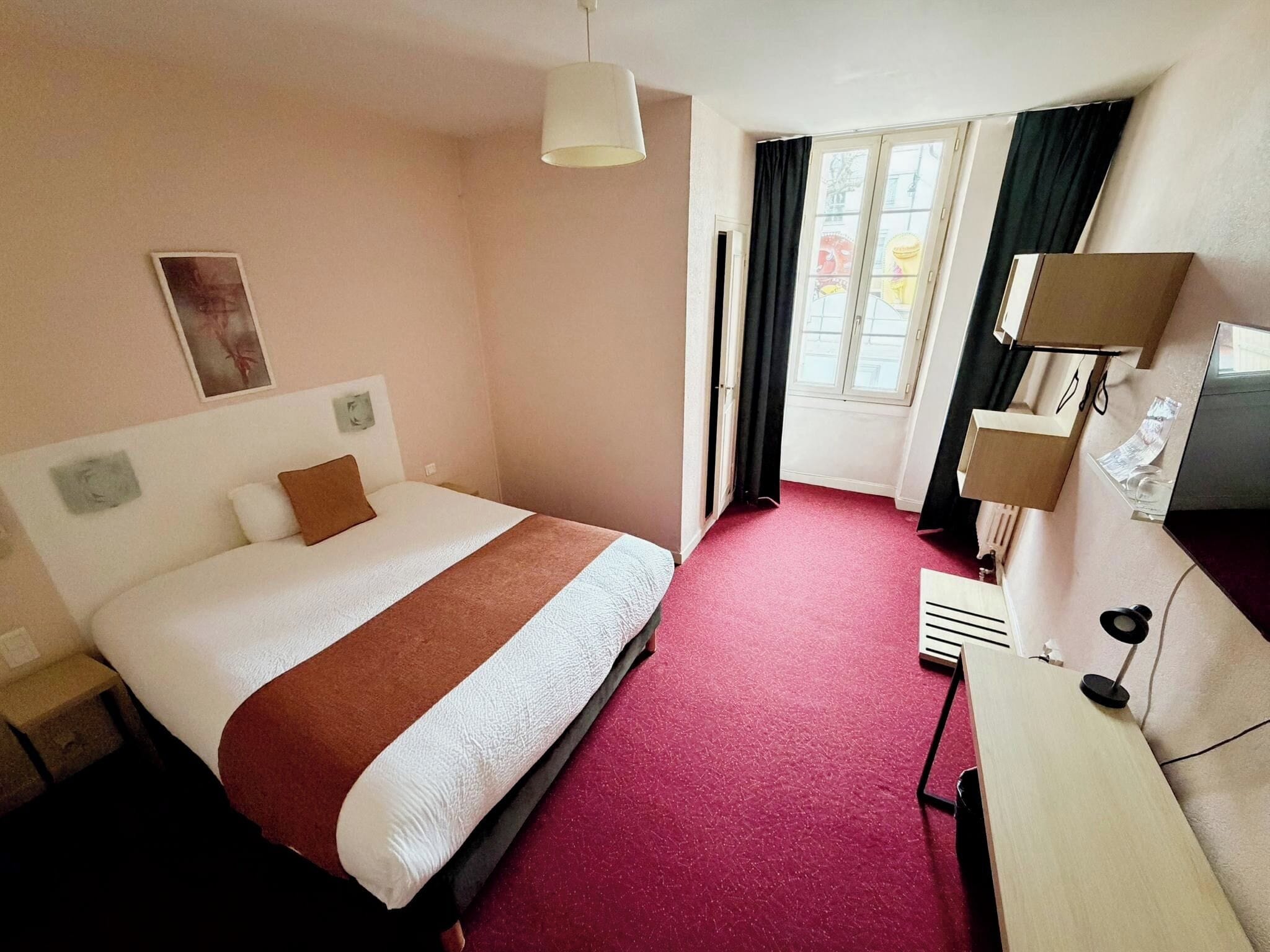 Superior Double Room | Desk, soundproofing, iron/ironing board, free WiFi