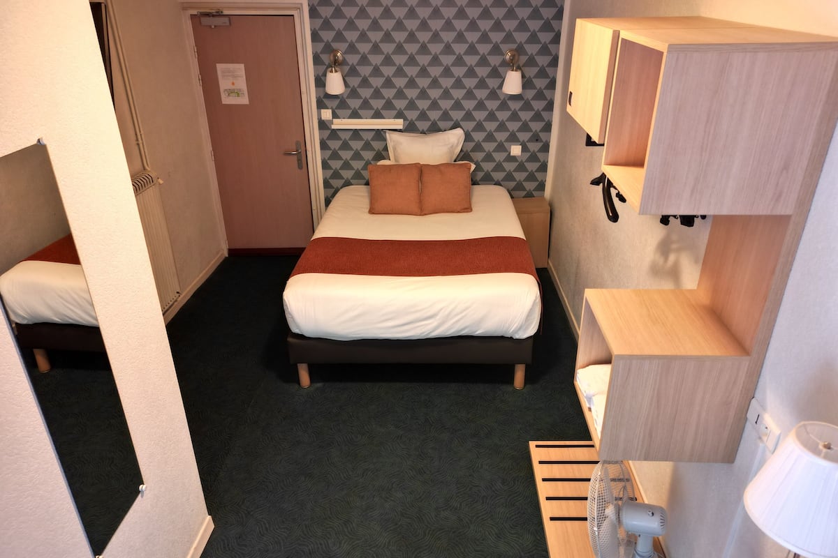 standard room | 1 bedroom, desk, soundproofing, iron/ironing board