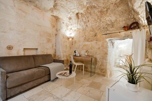 Junior Suite | Premium bedding, individually decorated, individually furnished - La Corte Vetere (Matera)