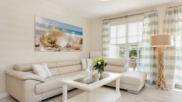 House, 3 Bedrooms, Sauna, Beachfront (TraumZeit II - Friedenstr. 13 b-c) | Room amenity