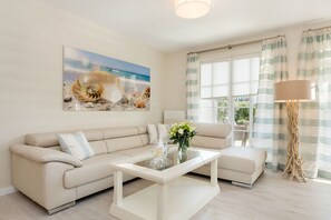 House, 3 Bedrooms, Sauna, Beachfront (TraumZeit II - Friedenstr. 13 b-c) | Room amenity