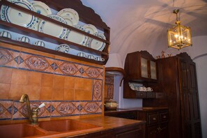 Biệt thự, 4 phòng ngủ, bồn tắm thủy lực | Bếp riêng | Tủ lạnh, lò vi sóng, lò nướng, bếp nấu 