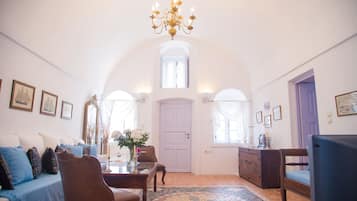 Villa, 4 soverom, massasjebadekar | Oppholdsområde | Plasma-TV og DVD-spiller