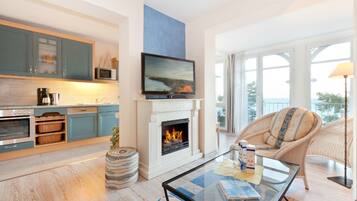 Apartment, 1 Schlafzimmer, Sauna (Meerblick) | Essbereich im Zimmer