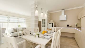 Exclusive House, 3 Bedrooms, Fireplace, Beachfront | In-room dining