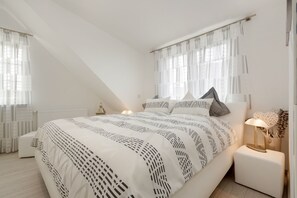 Exclusive House, 3 Bedrooms, Fireplace, Beachfront | Room amenity