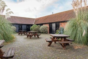 Exterior - The Plough (Beccles)