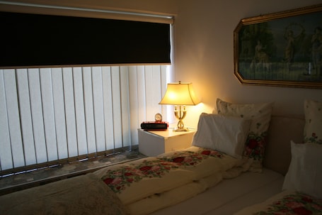 Deluxe Studio, Non Smoking, Kitchenette | Premium bedding, individually decorated, desk, laptop workspace