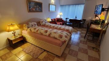 舒适开间, 1 张特大床和 1 张沙发床, 无烟房, 简易厨房 | 高档床上用品、特色装修、办公桌、笔记本电脑工作区