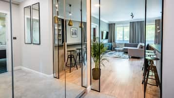 Departamento exclusivo, 1 habitación | Sala de estar | Televisión de pantalla plana