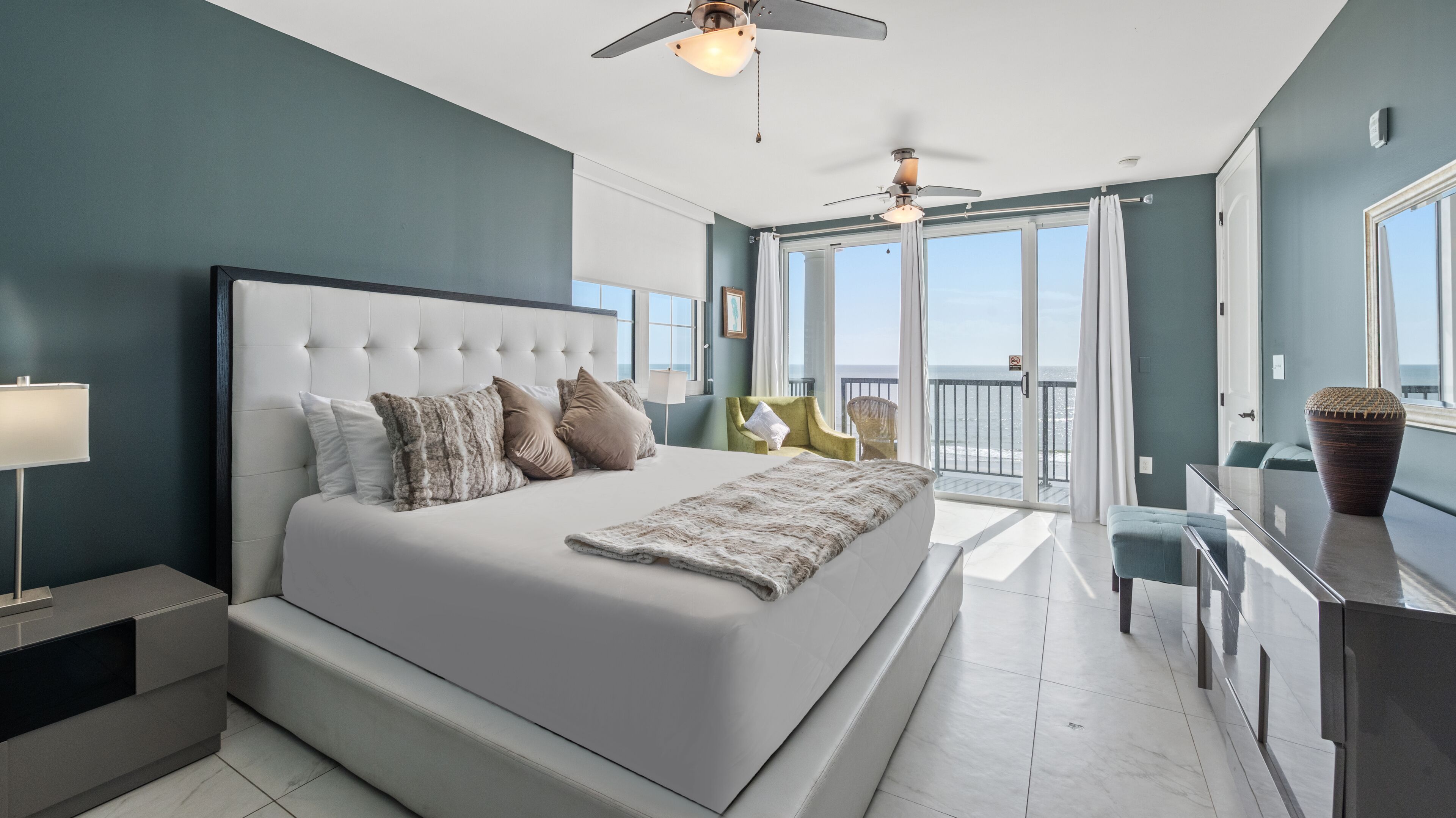 8 Bedroom Willow Suite, Oceanfront | 1 bedroom, individually decorated, individually furnished, desk