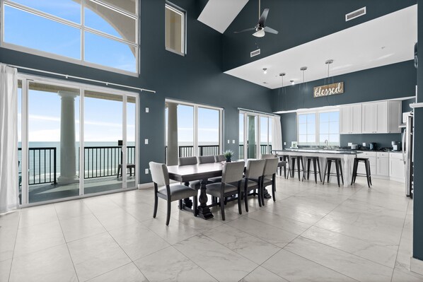8 Bedroom Willow Suite, Oceanfront | In-room dining