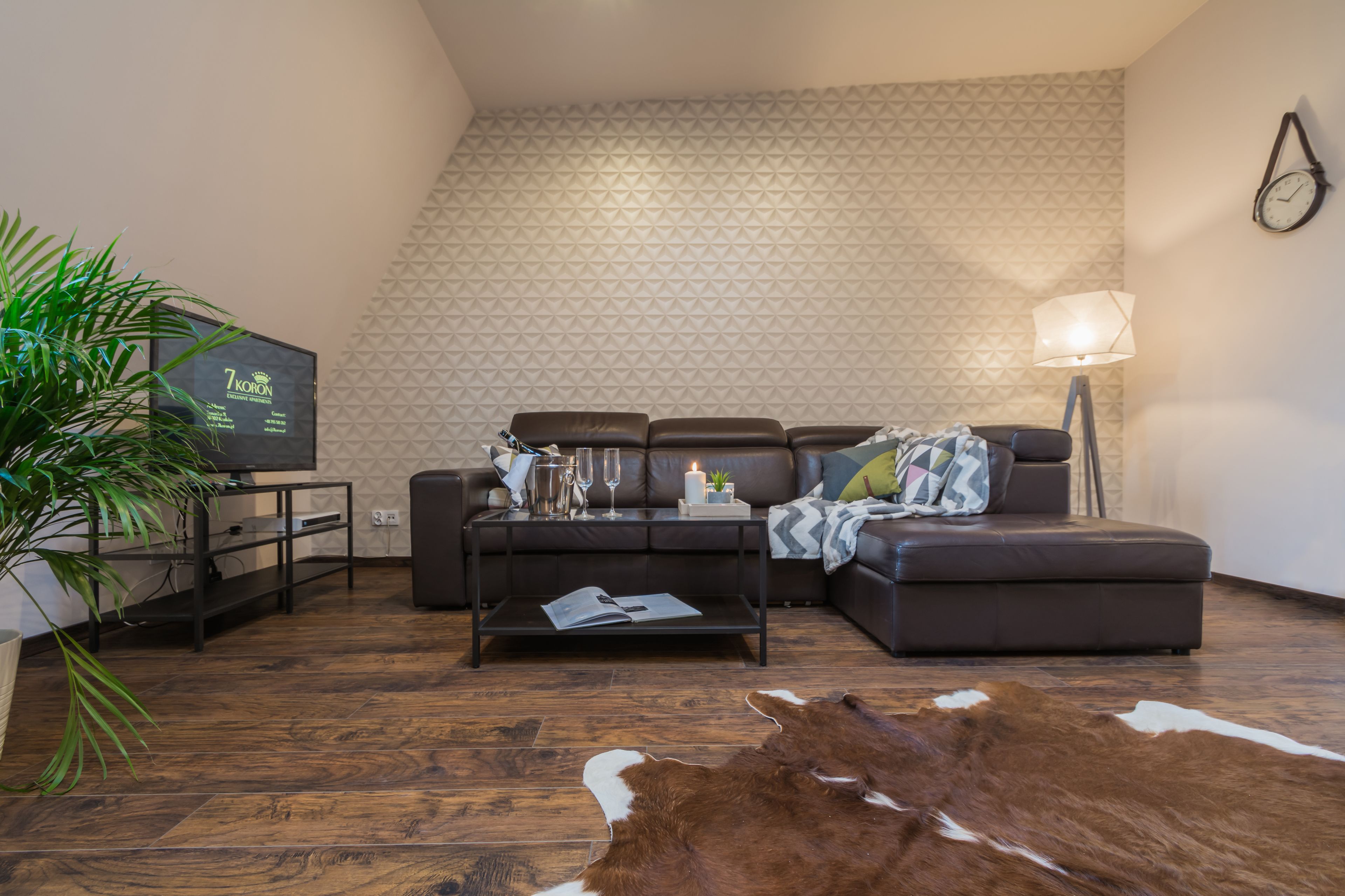 exclusive apartment, 1 bedroom | living room | flat-screen tv