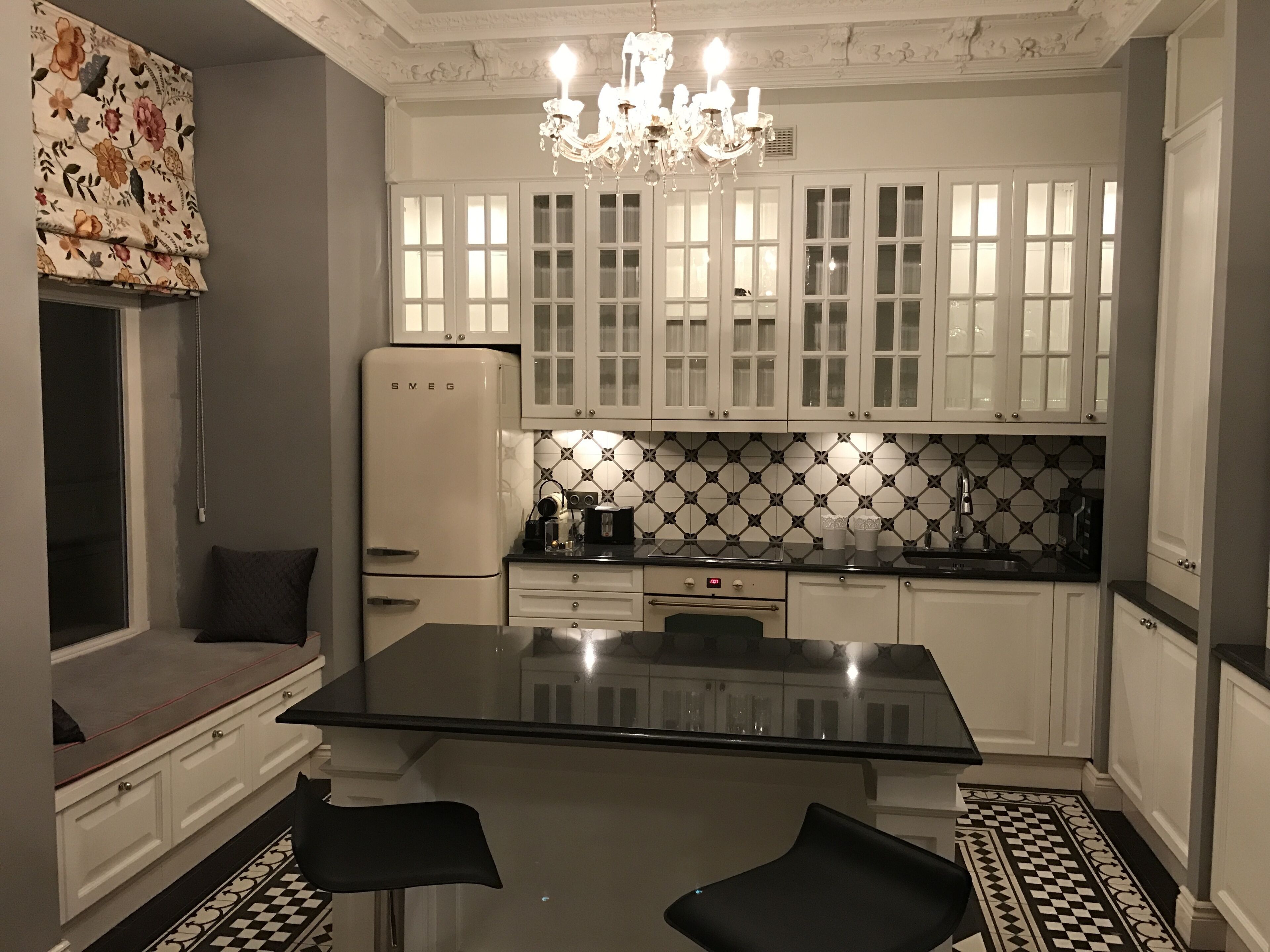 royal apartment | private kitchen | fridge, microwave, stovetop, electric kettle