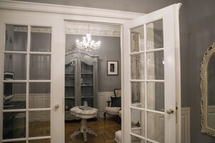 Apartamento real | Área de estar | TV de tela plana