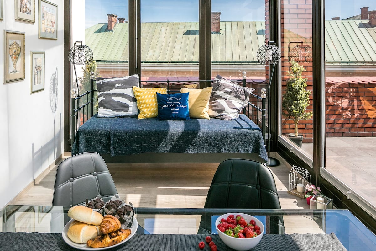 Gallery Penthouse, 1 Queen Bed with Sofa bed, City View | Balcony