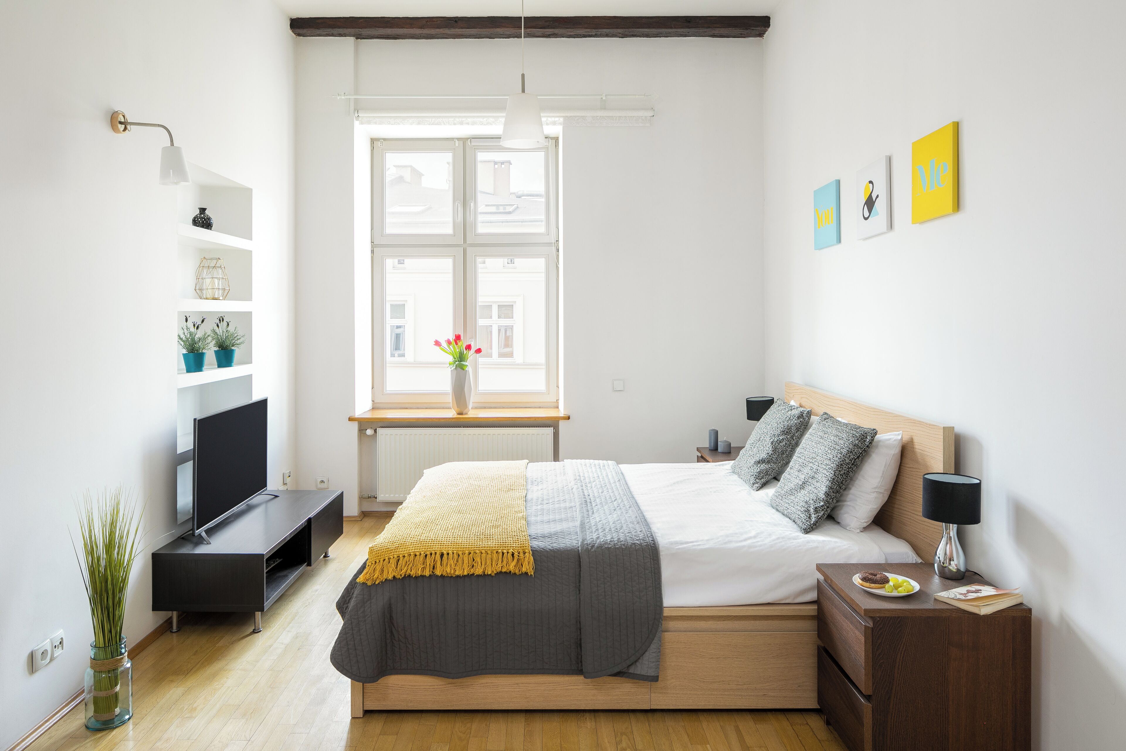 city apartment, 1 queen bed with sofa bed | hypo-allergenic bedding, individually decorated, soundproofing