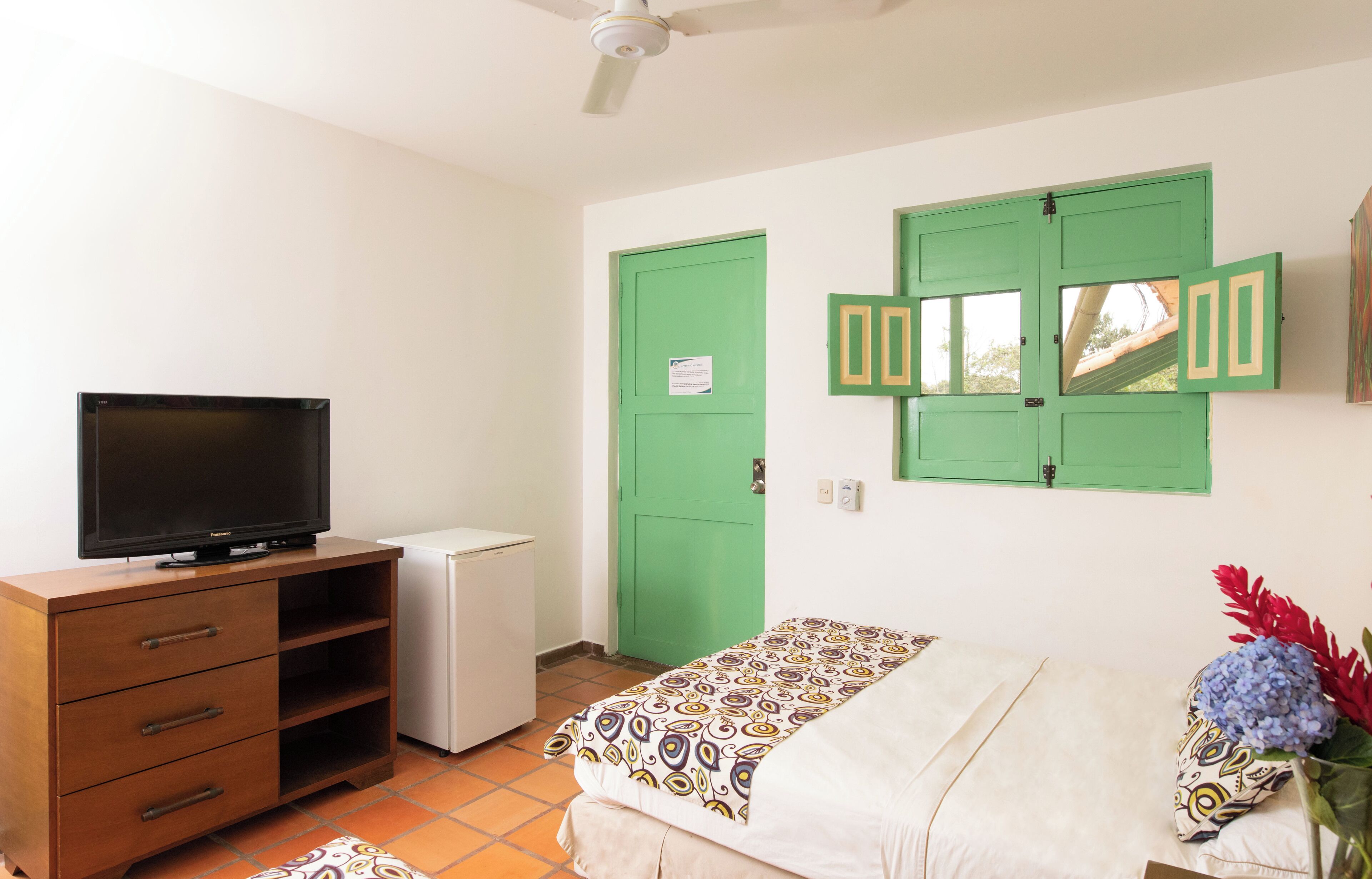 standard triple room | 1 bedroom, premium bedding, minibar, iron/ironing board