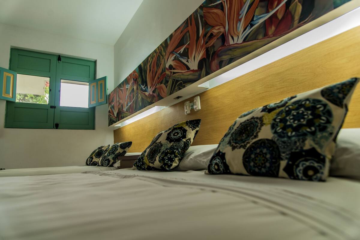 Sengetøy av topp kvalitet, minibar og strykejern/-brett
