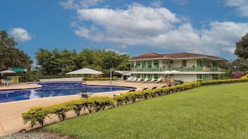Outdoor pool, open 8:00 AM to 9:00 PM, pool loungers