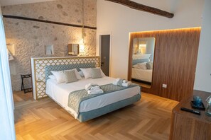 Camera Deluxe con Balcone o Finestre Vista Mare, al Primo o Terzo Piano | ผ้าปูที่นอน Frette จากอิตาลี, เครื่องนอนระดับพรีเมียม, มินิบาร์