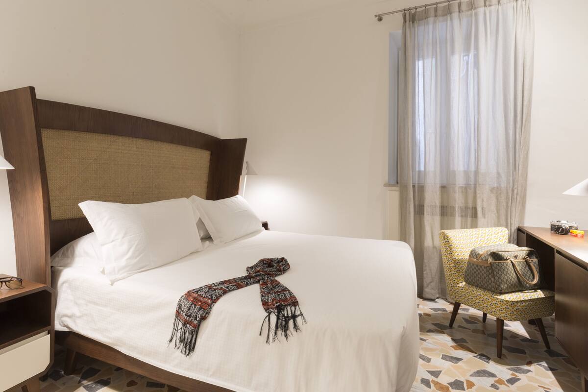 Frette Italian sheets, premium bedding, minibar, in-room safe