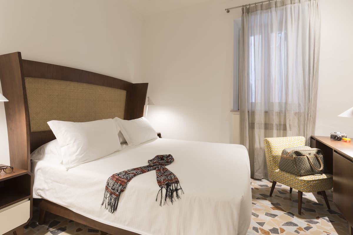 Frette Italian sheets, premium bedding, minibar, in-room safe
