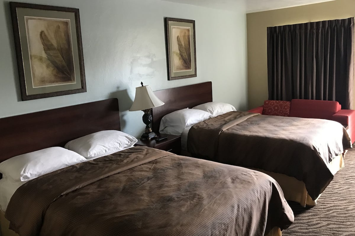 Habitación tradicional doble, 2 camas dobles | Wifi gratis y ropa de cama