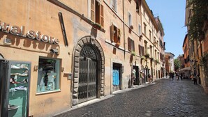 Property entrance - LHP Suite Trastevere (Rome)