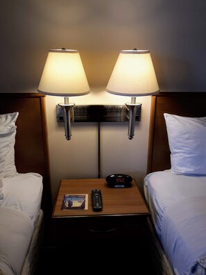 Chambre Triple Familiale, non-fumeurs, baignoire | Bureau, espace de travail pour ordinateur portable, lits bébé (gratuits)