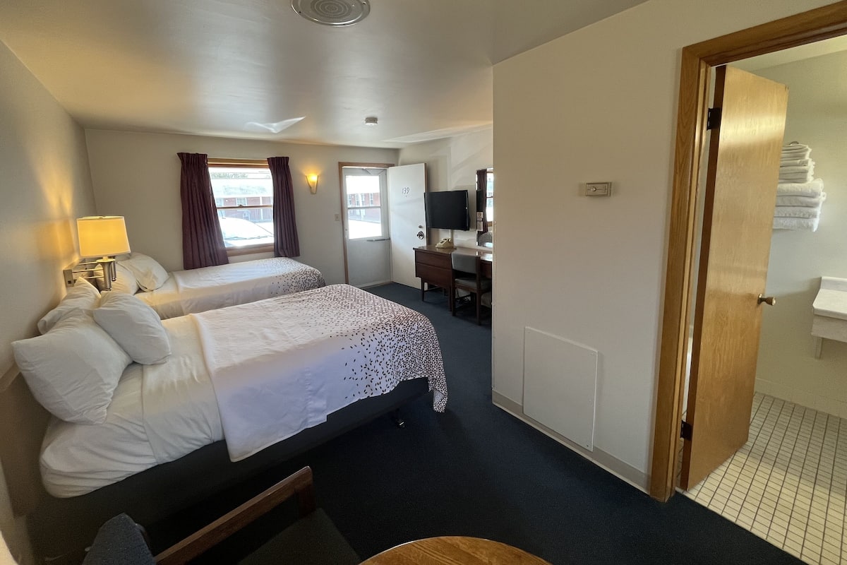 Double Room, 2 Double Beds, Non Smoking, Bathtub | Desk, laptop workspace, free cribs/infant beds, free rollaway beds