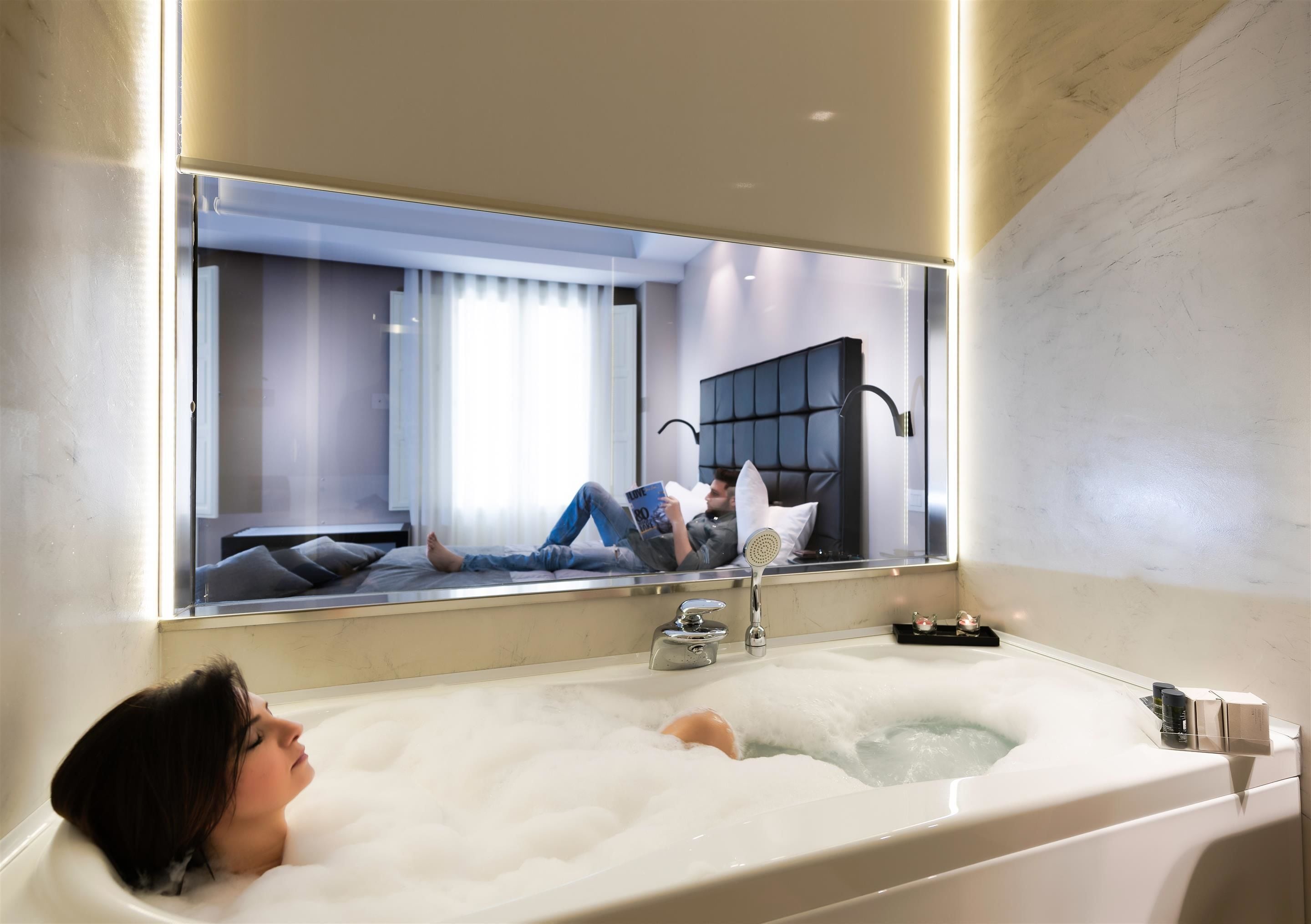 suite | jetted bathtub