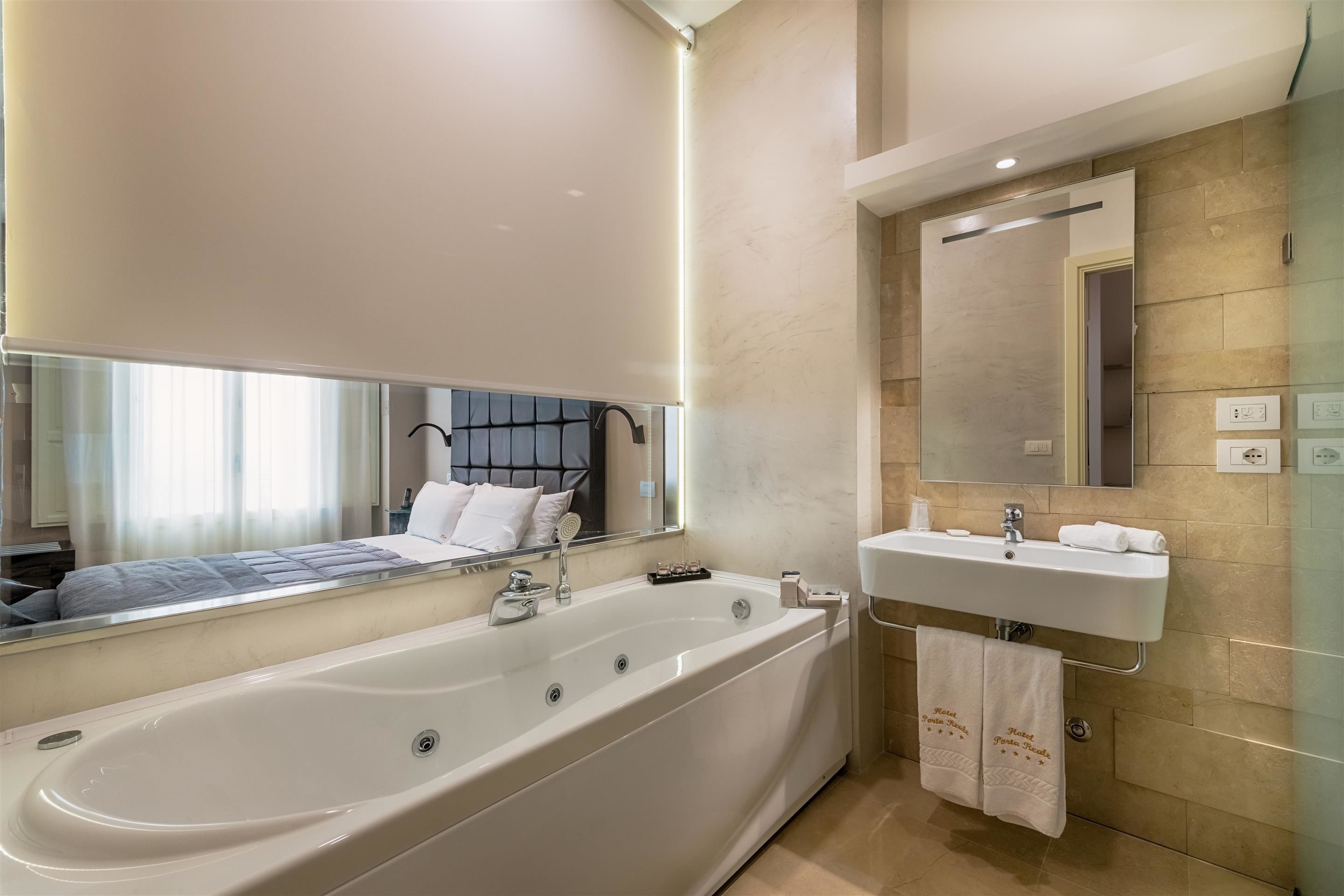 suite | jetted bathtub