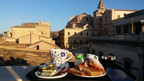 Food and drink - Hotel Porta Reale (Noto)