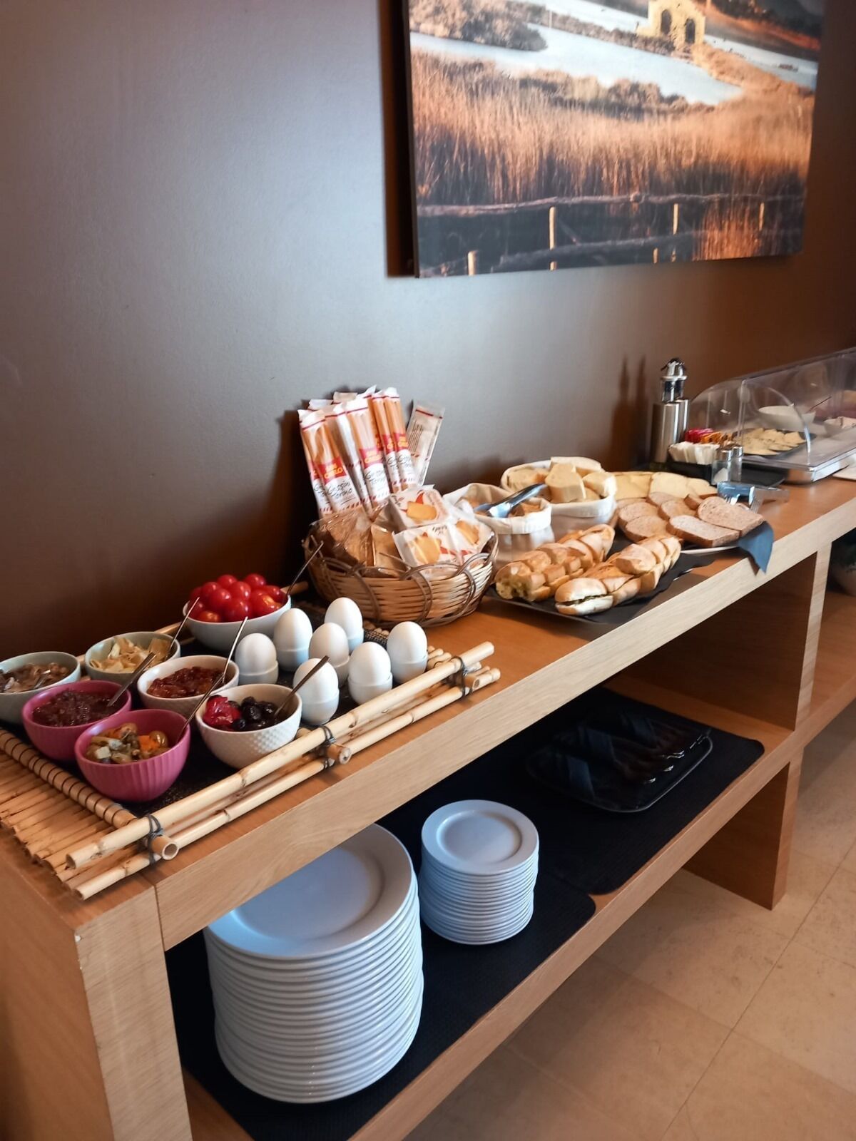 daily continental breakfast (eur 10 per person)