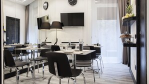En 30-tommers Flatskjerm-TV med Parabol-TV samt TV