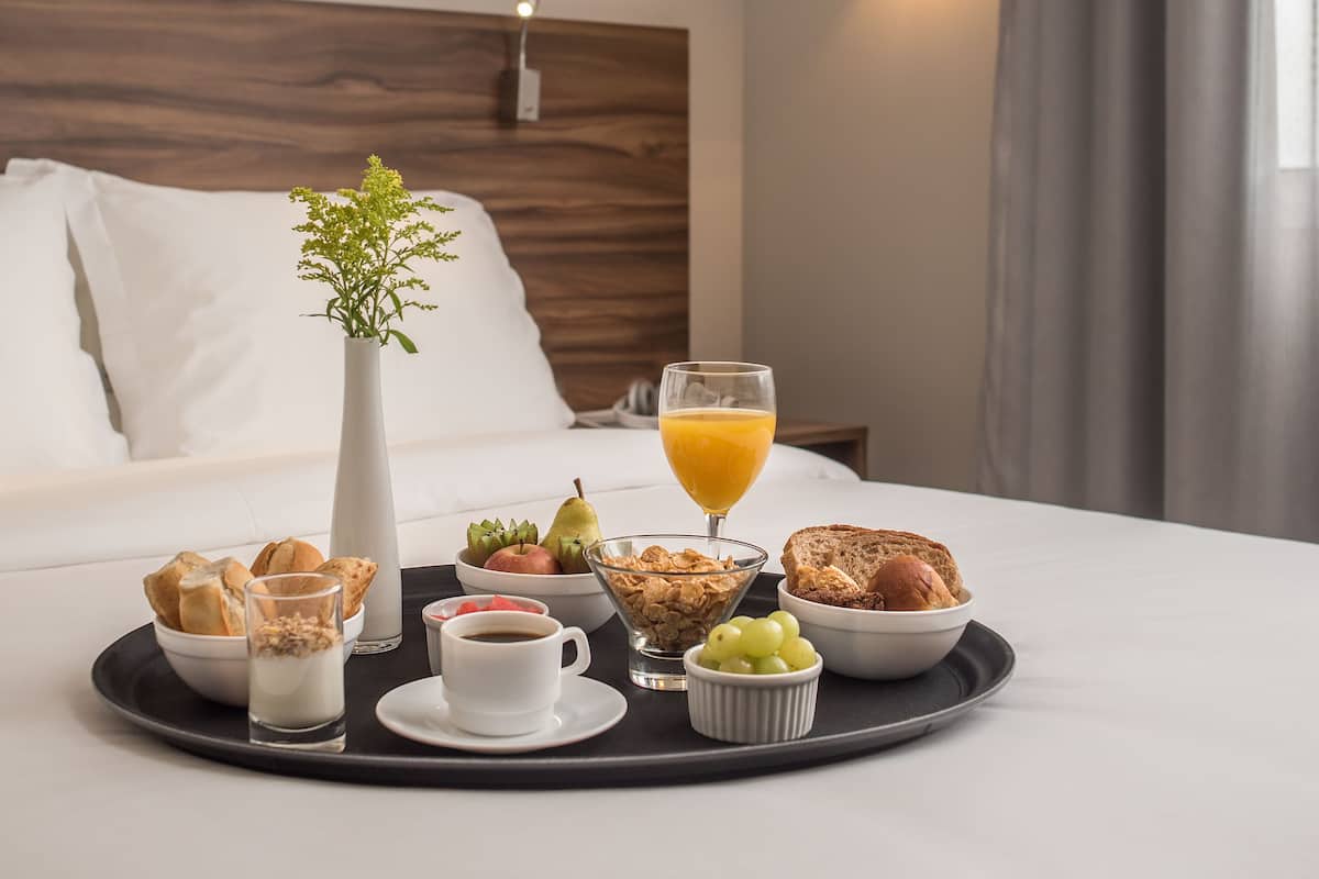 premium casal - 1 cama queen | minibar, in-room safe, desk, blackout curtains