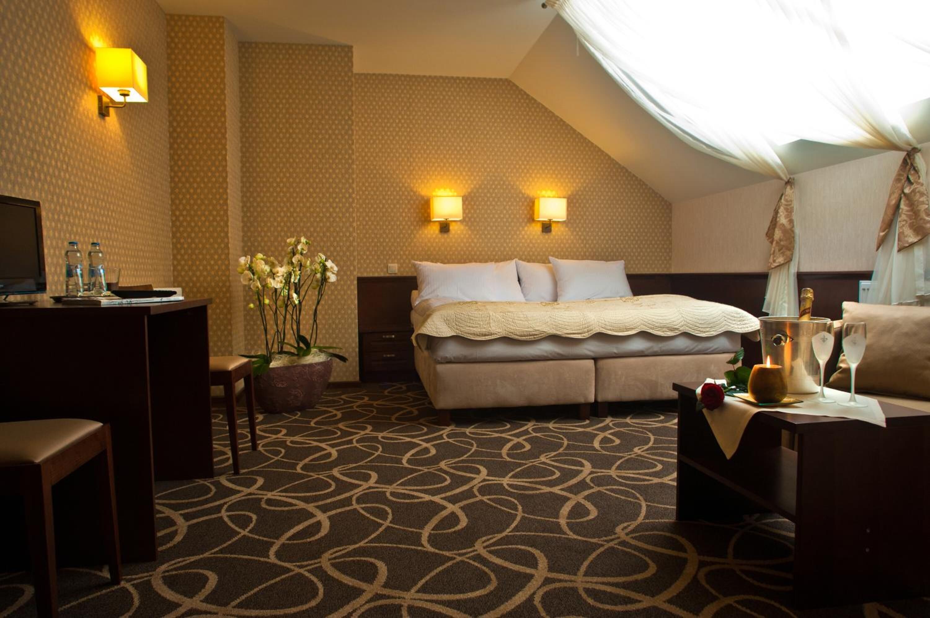 premium bedding, desk, iron/ironing board, rollaway beds