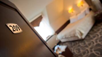Deluxe Double Room | Living area | Flat-screen TV