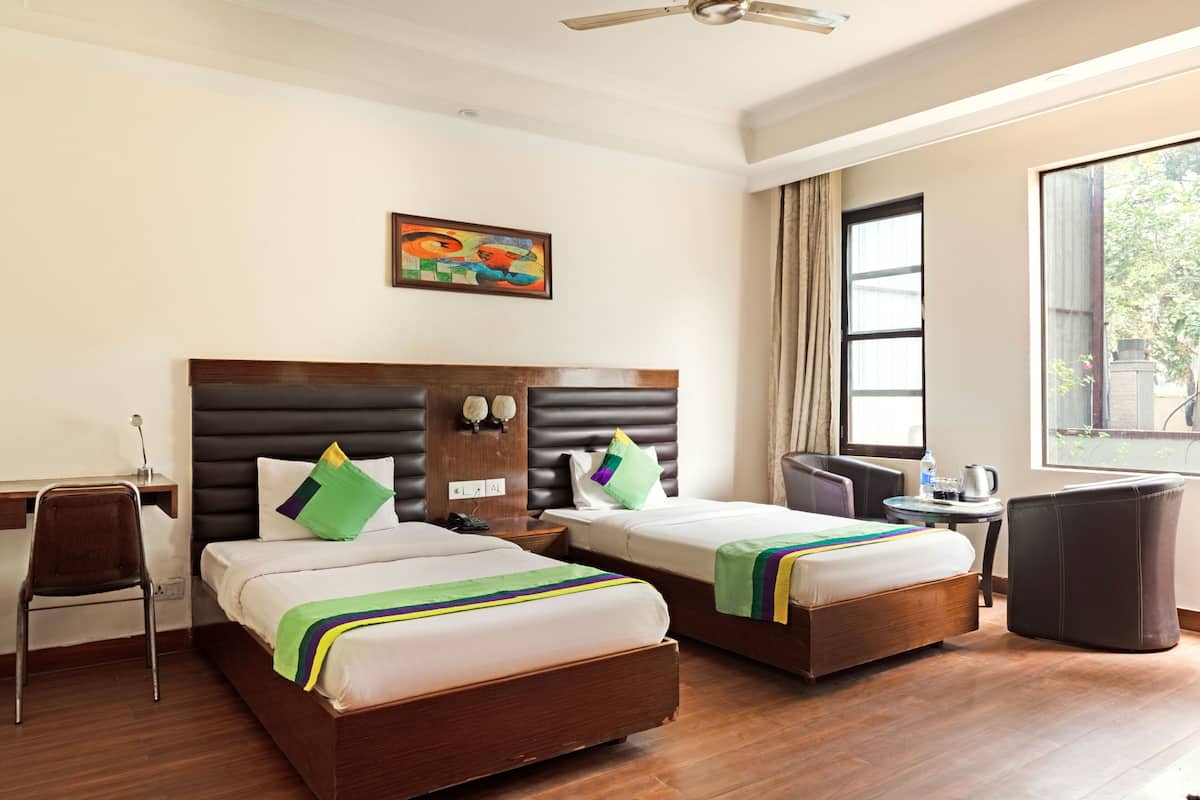 Chambre Standard Double ou avec lits jumeaux | Bureau, fer et planche Ă repasser, Wi-Fi gratuit, draps fournis