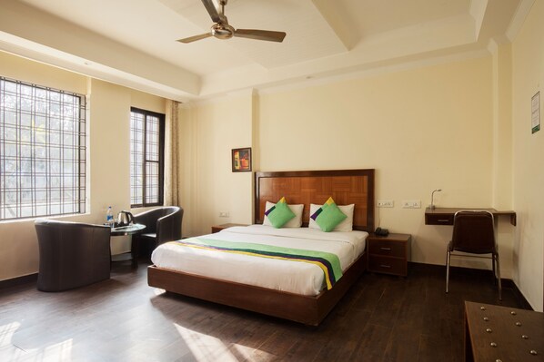 Desk, iron/ironing board, free WiFi, bed sheets - Treebo Ivy Castle (Gurugram)