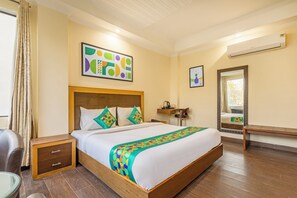 Deluxe Double or Twin Room | Desk, iron/ironing board, free WiFi, bed sheets