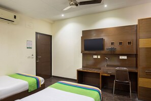 مكتب ومكواة/لوح كي وواي فاي مجانًا وملاءات أسرّة