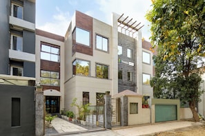 المنشأة من الخارج