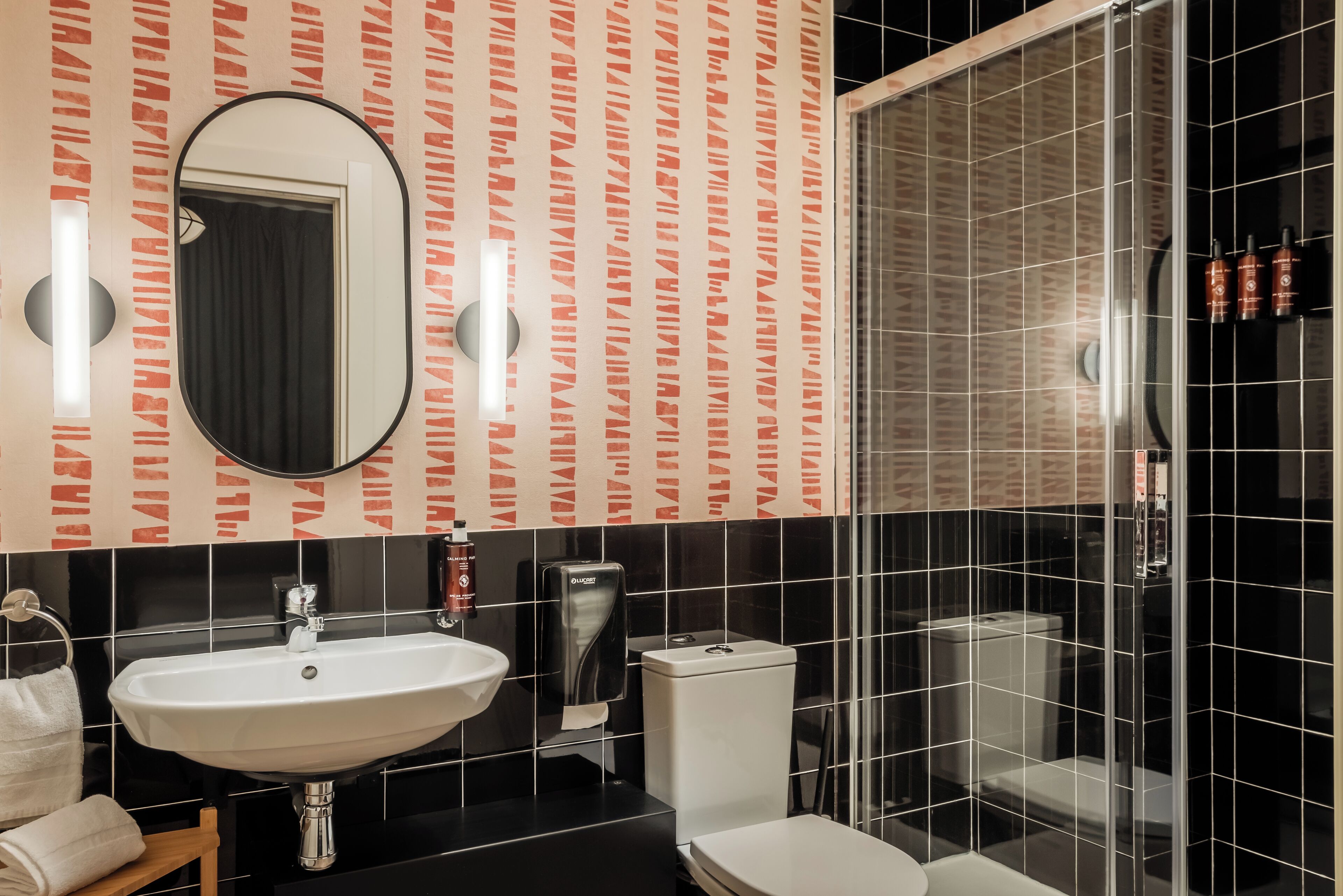 shower, rainfall showerhead, free toiletries, hair dryer