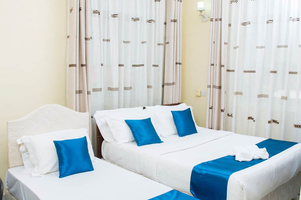 family room | in-room safe, free wifi, bed sheets